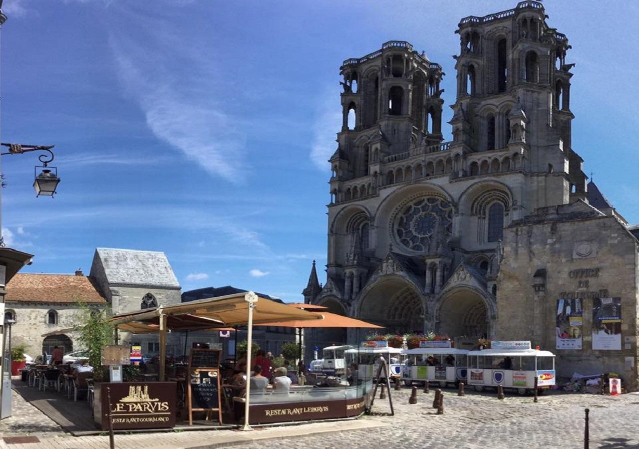 Logis Du Parvis ***Face Cathedrale/In Front Of The Cathedral*** Bed and Breakfast Laon Eksteriør billede